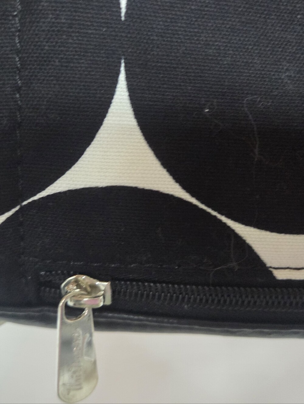 Thirty one Black & White Polka Dot Laptop Bag - Stylish Everyday Carry - Picture 3 of 16